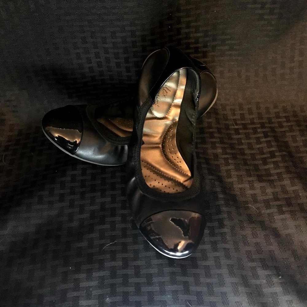 Dexflex comfort black scrunchie flats